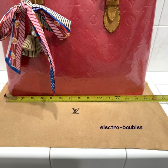Authentic Louis Vuitton Monogram Vernis Brentwood Tote in Framboise - GUC - Picture 9 of 16